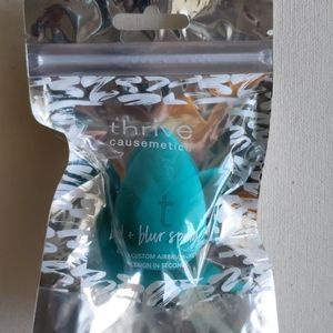 Thrive Causemetics Blend + Blur Sponge
